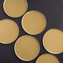 Platos Dorado Mate – Pack de 8 Platos Decorativos de Cartón para Fiestas Elegantes