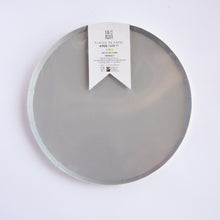Platos Decorativos Plata Mate – Paquete de 8 Platos de Papel para Fiestas Elegantes