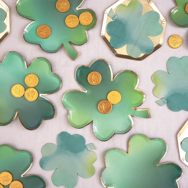 Platos Clover Leaf – Paquete de 8 Platos de Papel para Fiesta Temática