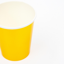 Vasos Chico Dorado Metálico 8 oz – Pack de 8 Vasos de Papel para Fiestas Elegantes y Brillantes