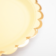 Platos Tea Party Vainilla – Pack de 8 Platos de Cartón Elegantes en Color Crema