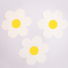 Servilletas Flor Blanca con Centro Amarillo – Pack de 16 Servilletas de Papel Decorativas