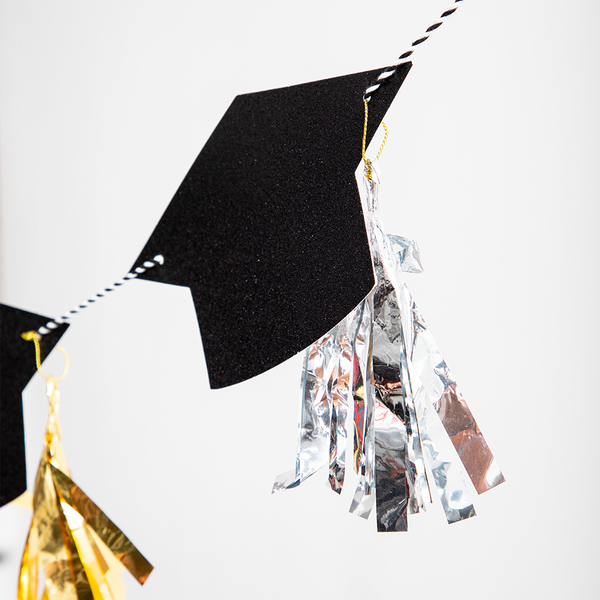 Guirnalda de Graduación – Decoración Festiva para Fiestas de Egreso y Logros Académicos