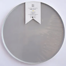Platos Decorativos Plata Mate – Paquete de 8 Platos de Papel para Fiestas Elegantes